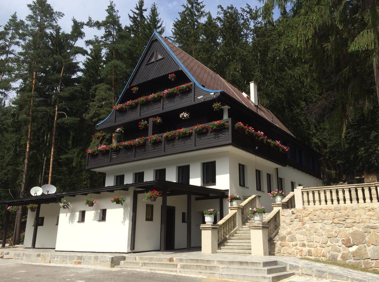 Hunting Lodge Vitkov Соколов Екстер'єр фото